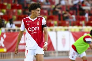 阿克利乌舍：伊涅斯塔是我的偶像，我经常观察齐达内怎么做