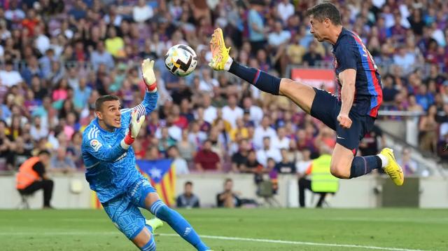 开云体育下载-莱万真猛！巴萨只等拜仁验成色